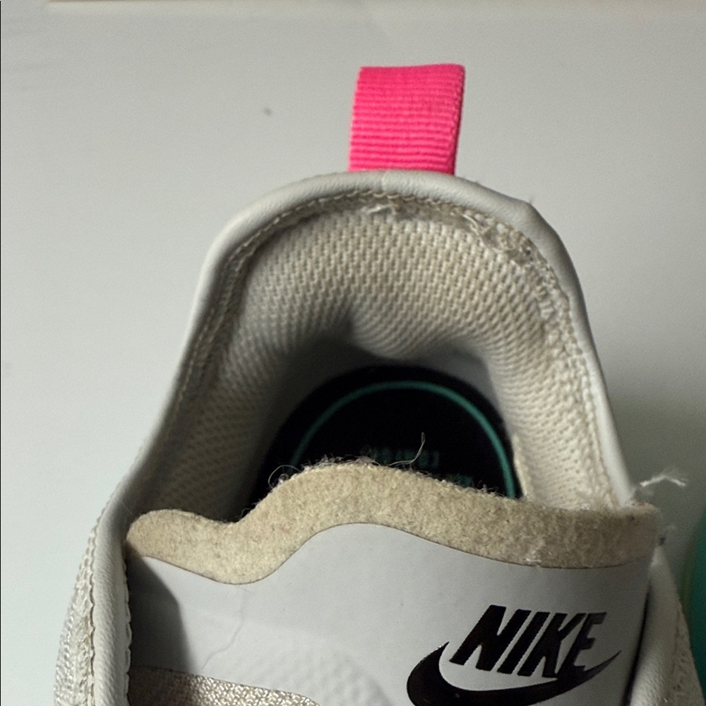 Nike Womens Air Max Motion 2 - Gray Running Shoes Sneakers Size 9.5 - Like New! - Picture 8 of 13